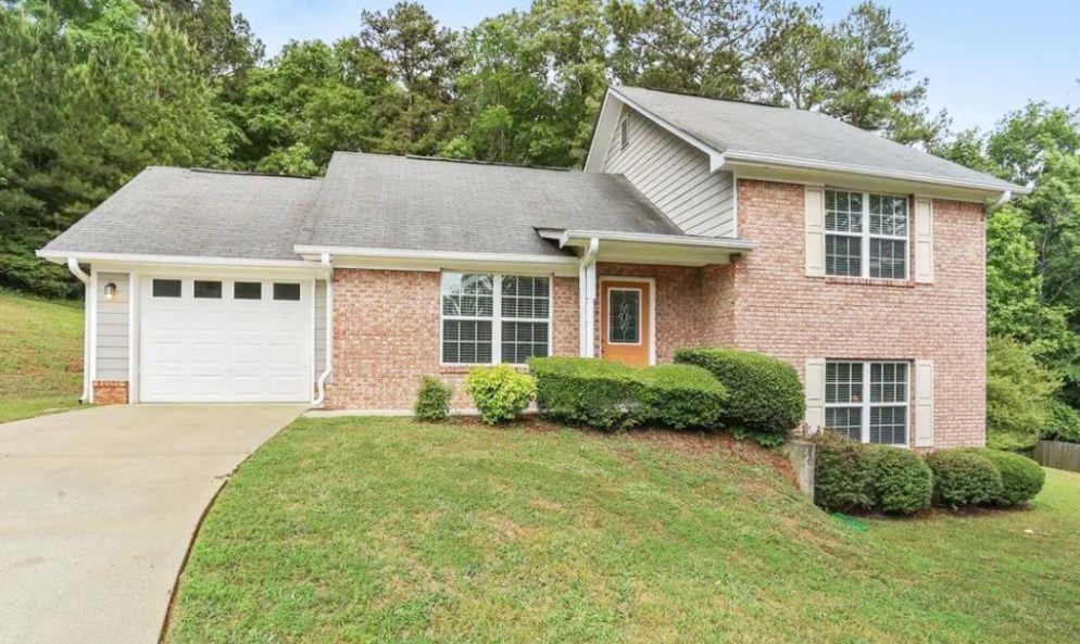 Primary Photo - 2592 Boulder Hill Ct SE