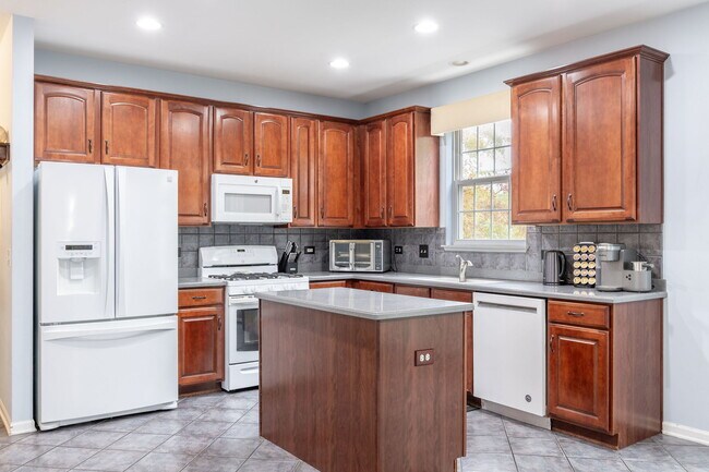 Foto del edificio - 2566 Rourke Dr