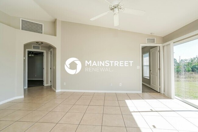 Foto del edificio - 3 Bedroom Pet-Friendly Home in LEHIGH ACRE...
