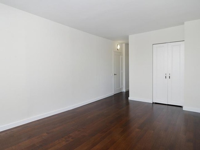 Building Photo - 403 E 34th St