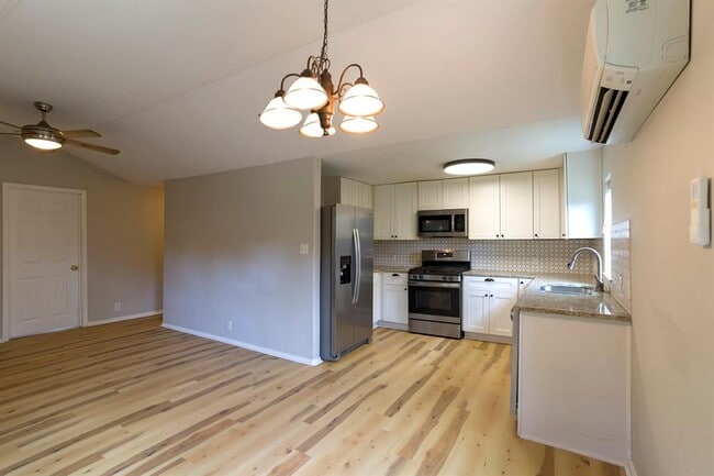 Building Photo - 1116 Ebert Ave