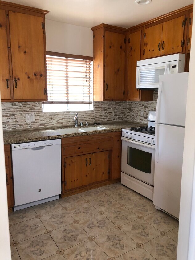 Kitchen - 707 6th St