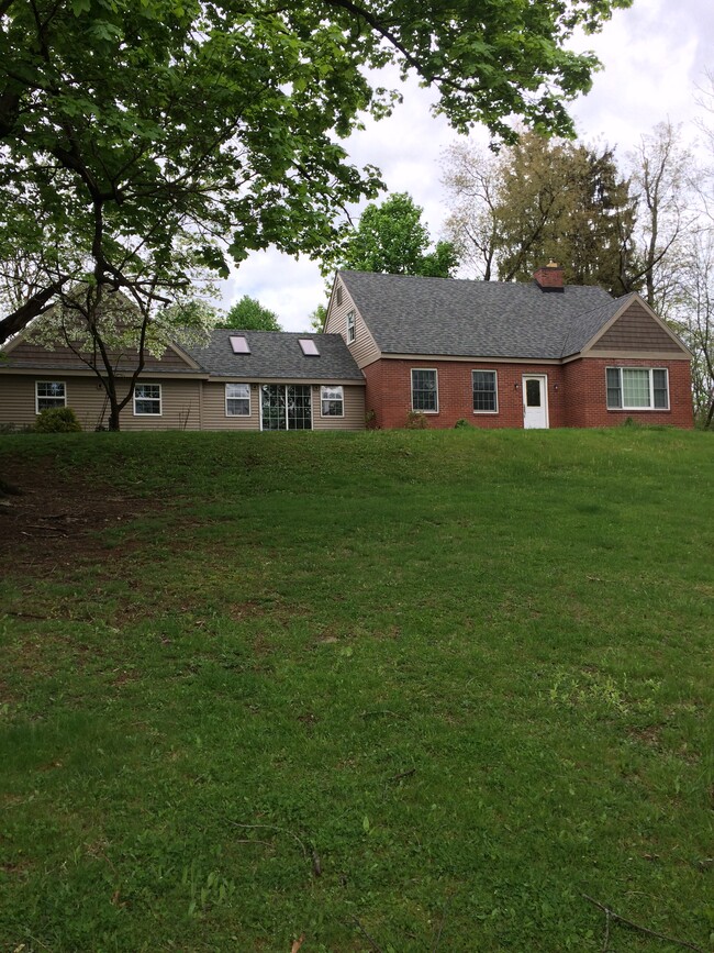 Foto del edificio - 111 Spring Hill Lane
