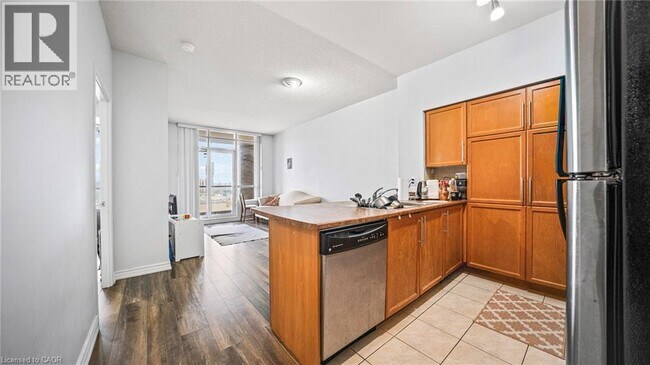 Building Photo - 388 Prince of Wales Dr