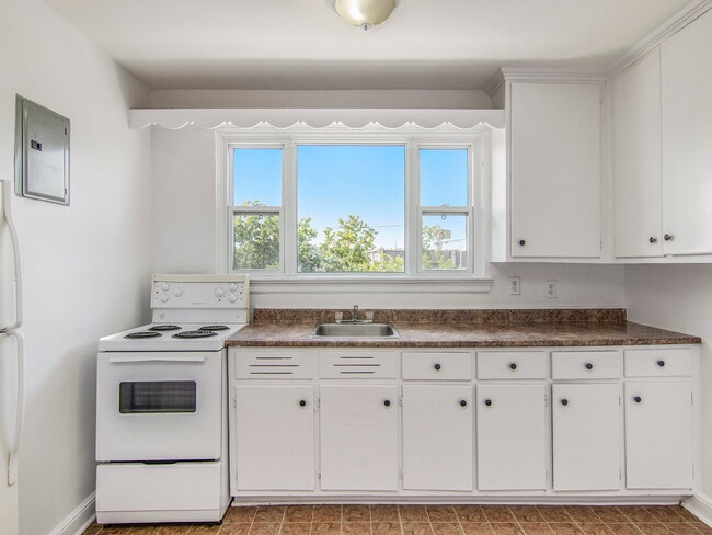 Building Photo - 340–376 Tillbury Avenue