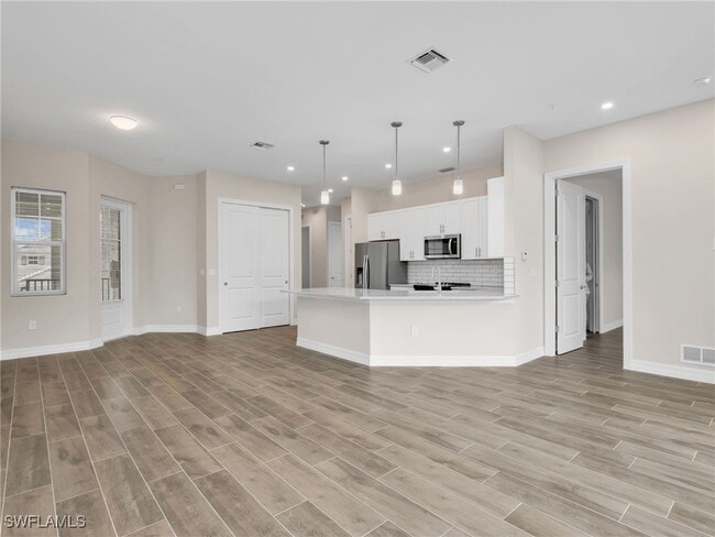 Foto del edificio - 268 Indies Dr E