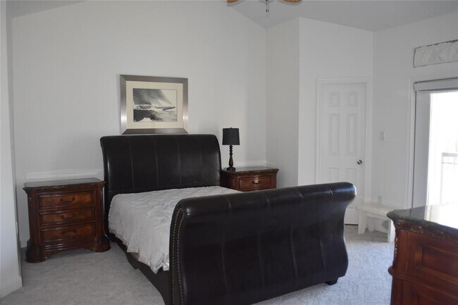 Building Photo - 495 Mariners Dr