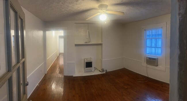 Living room - 124 Pearl St SE