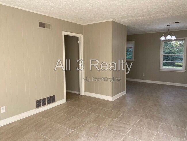 Building Photo - 1717 Robison Hill Rd
