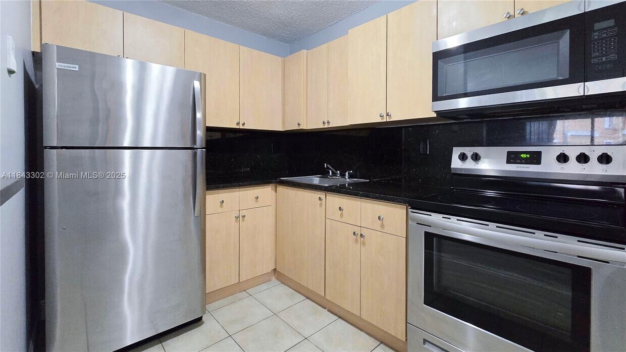 Primary Photo - 7210 NW 179th St