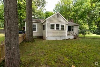 Building Photo - 108 Linden St