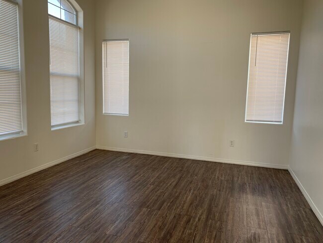 Foto del edificio - 8084 Tolbooth St