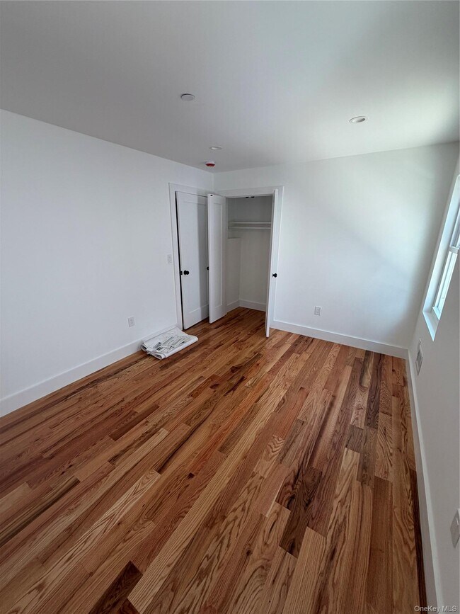 Foto del edificio - 342 E 234th St