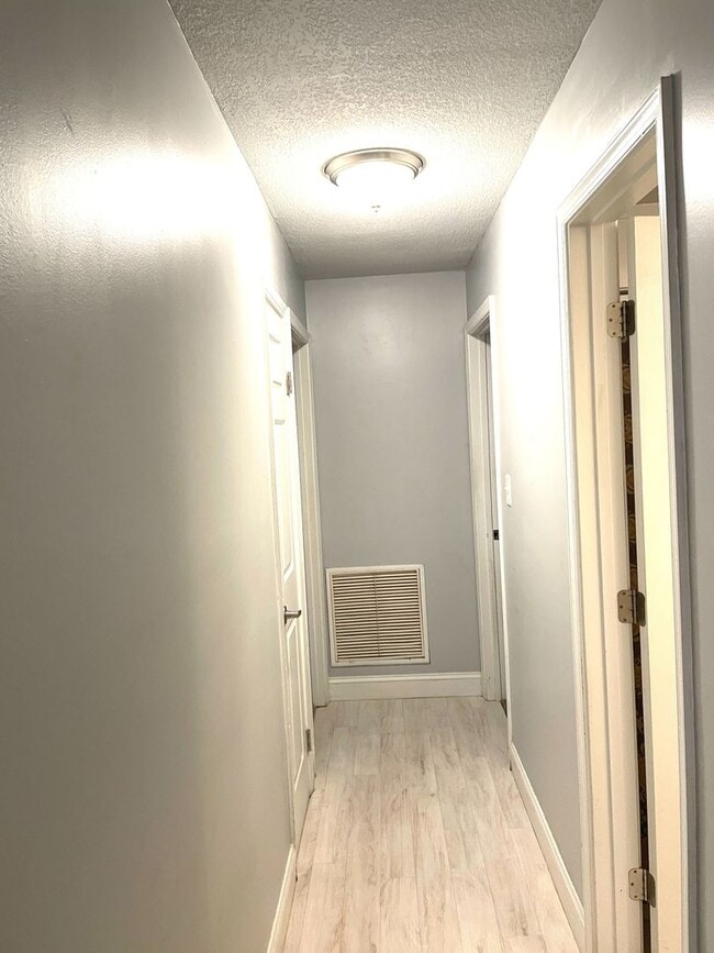 Building Photo - 6817 Cedarwood Ct