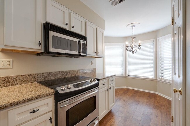 Building Photo - 6636 Pondside Cir