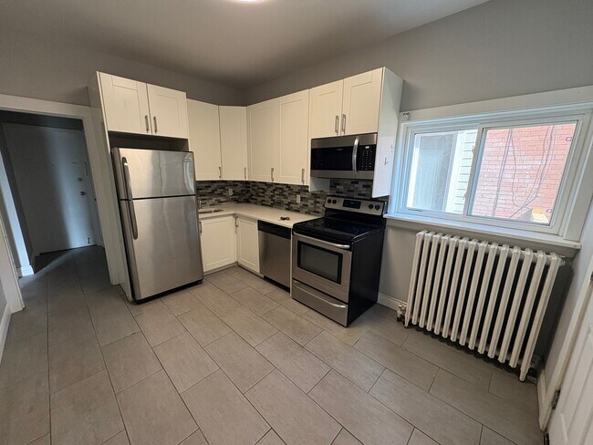 Photo du bâtiment - Main Floor 1 Bedroom
