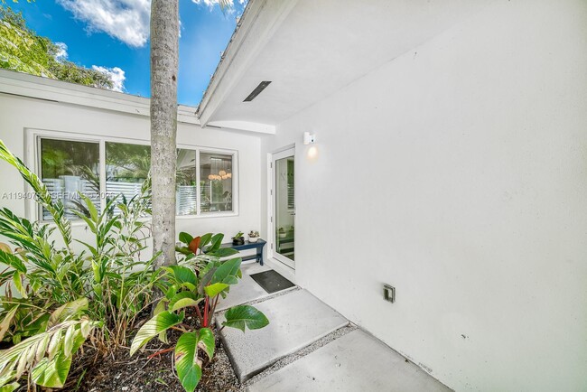 Building Photo - 4000 Kumquat Ave