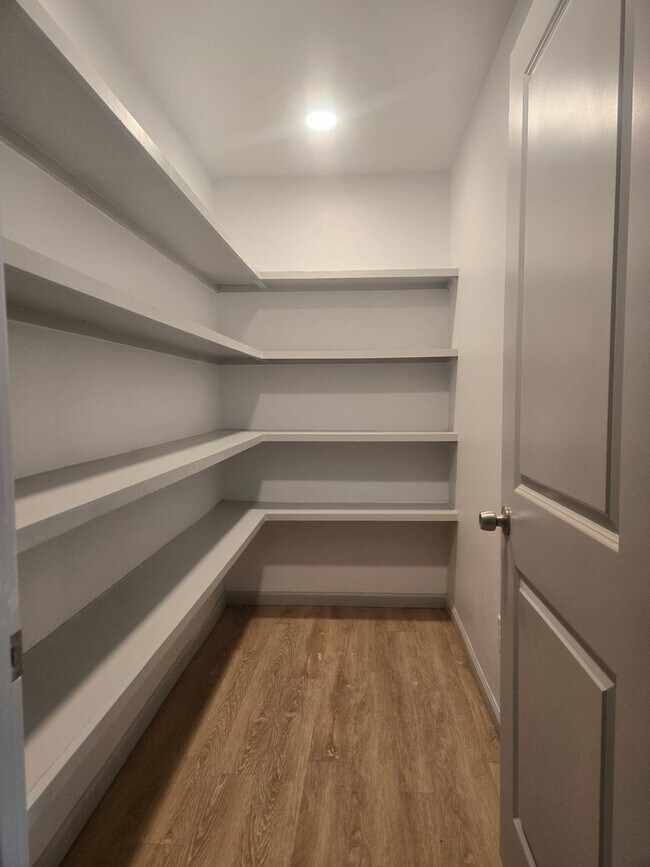 Foto del edificio - Spacious 3/2/2 Home with Modern Finishes a...