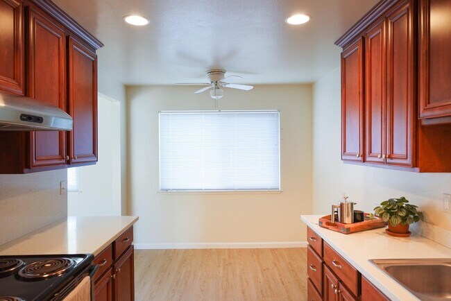 Building Photo - 186 Acalanes Dr