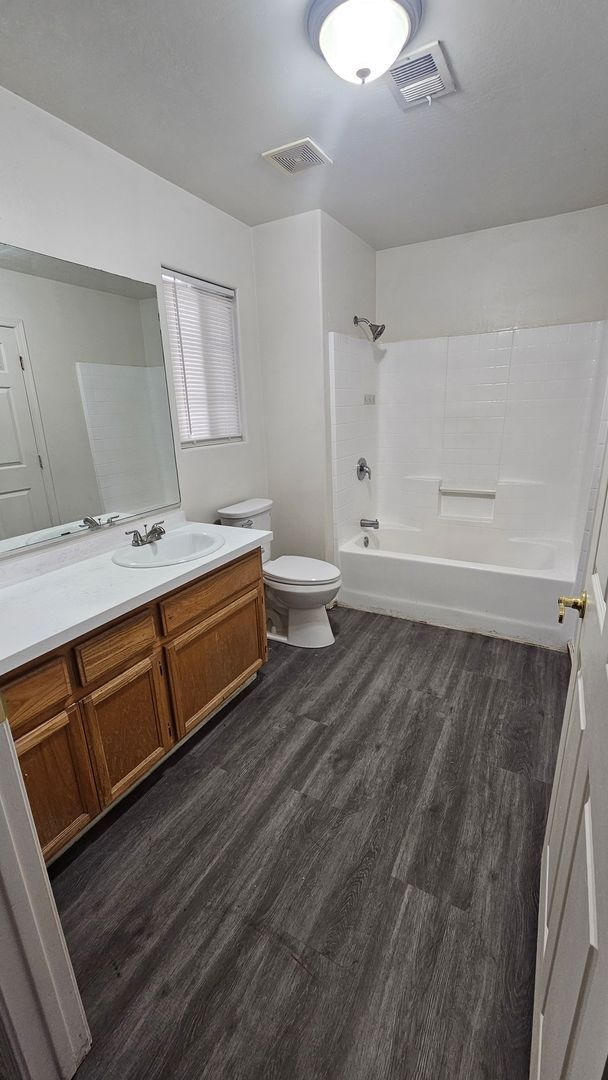 Building Photo - 723 Spring Meadow Ct