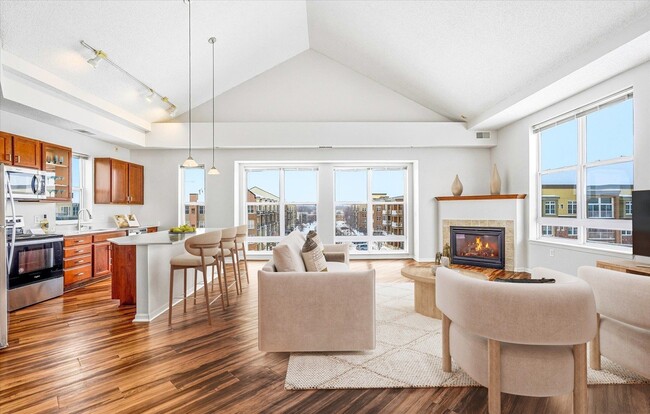 Building Photo - The Landings at Silver Lake Village