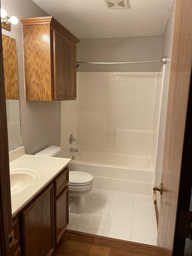 Foto principal - 224 Midway Dr