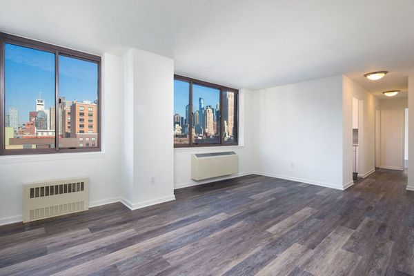 Primary Photo - 520 W 44th St