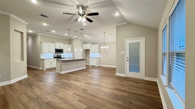 Building Photo - 1303 Brad Keller Dr