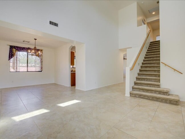 Building Photo - 4 Bedroom 3 Bathroom