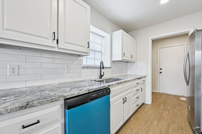 Building Photo - Newly Renovated Broken Arrow Beaut! Available for Immediate Move In!