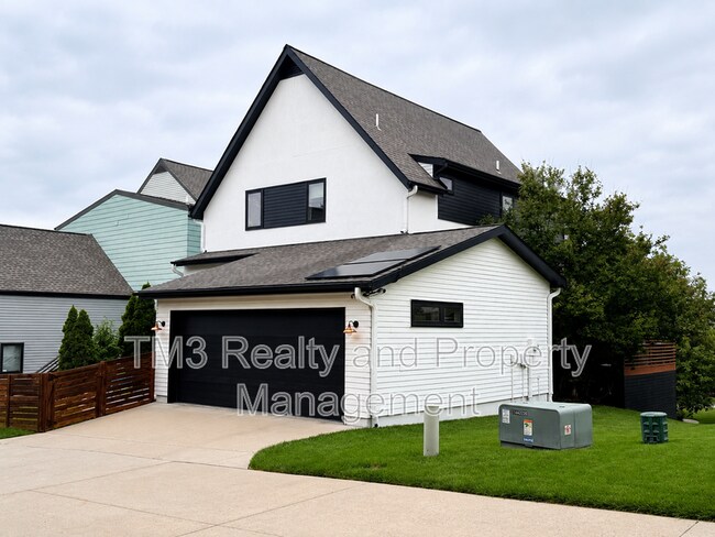 Foto del edificio - 2436 Forest Ave