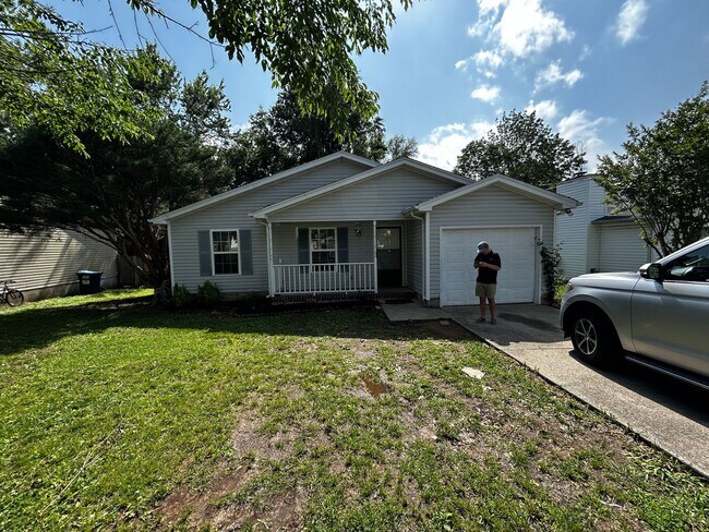 Building Photo - Nice ranch 3/2 with garage in Lavergne, Tn Just renovated