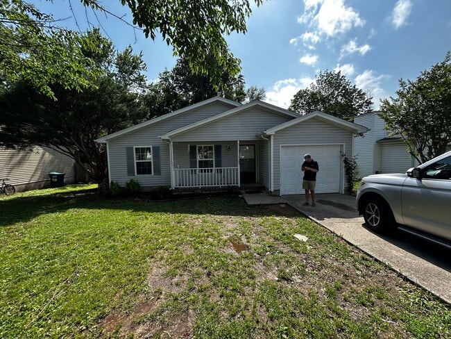 Foto del edificio - Nice ranch 3/2 with garage in Lavergne, Tn Just renovated