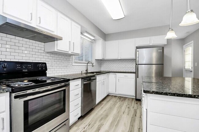 Foto del edificio - Charmingly Updated 3BD/2BA Ranch Home in Birnam Woods!