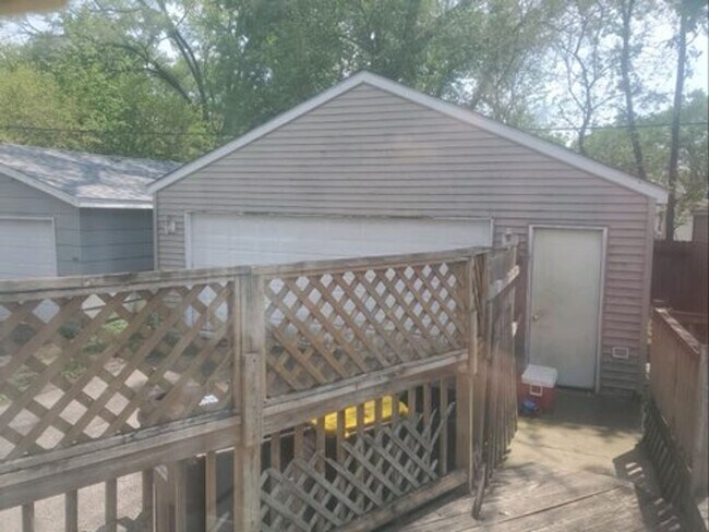 Foto del edificio - 2 bedroom home available in Loves Park