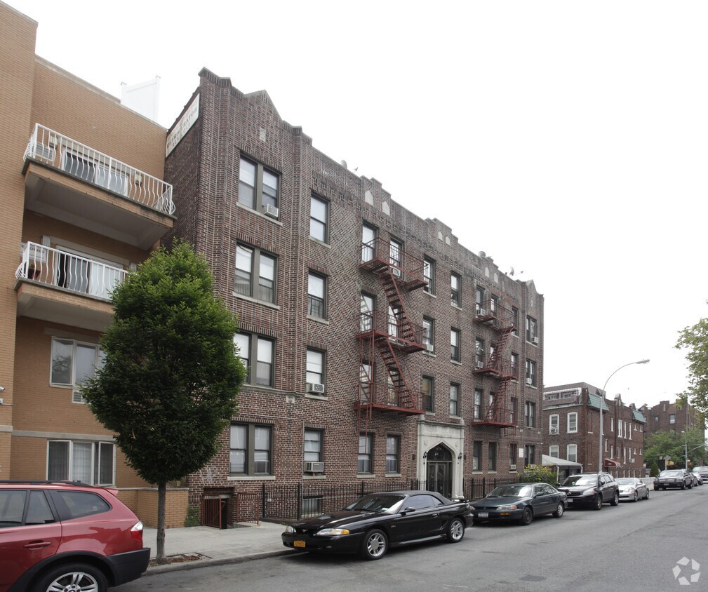 Building Photo - 1581 W 7th St