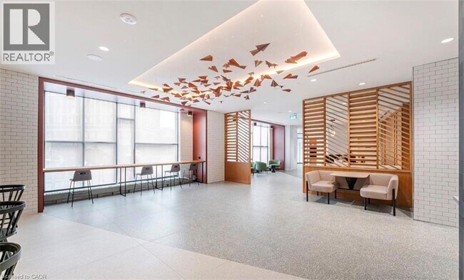 Photo du bâtiment - 716 Eglinton Ave W