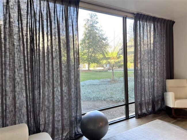 Building Photo - 3530 Piedmont Rd NE