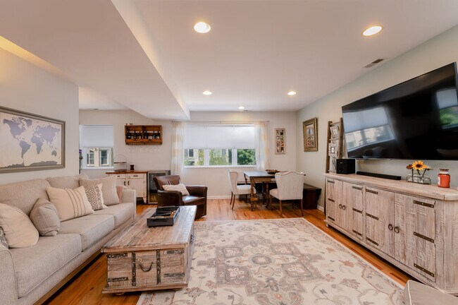 Foto del edificio - 1445 W Huron St