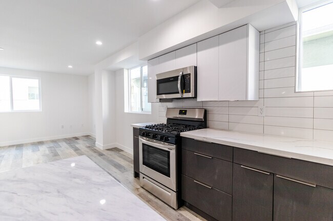 Foto del edificio - 1307 N Orange Dr