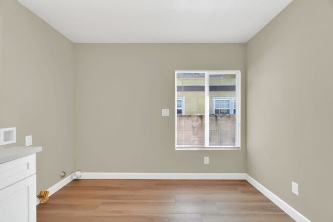 Foto del edificio - 2512 E Adams St