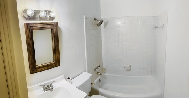 Bathroom - 832 Saint Ann St