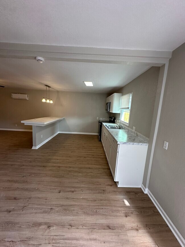 Building Photo - 643 Plantation Way