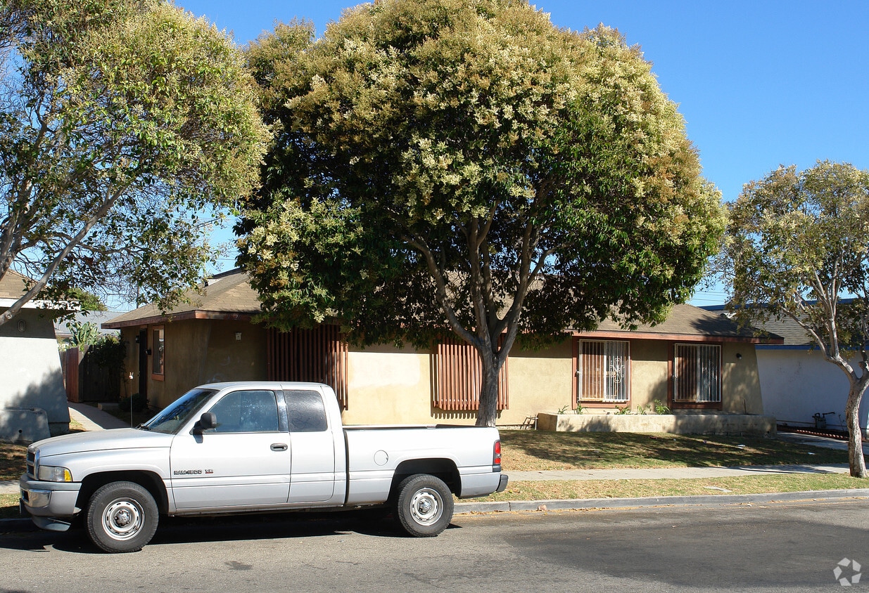 Building Photo - 4520-4522 Terrace Ave