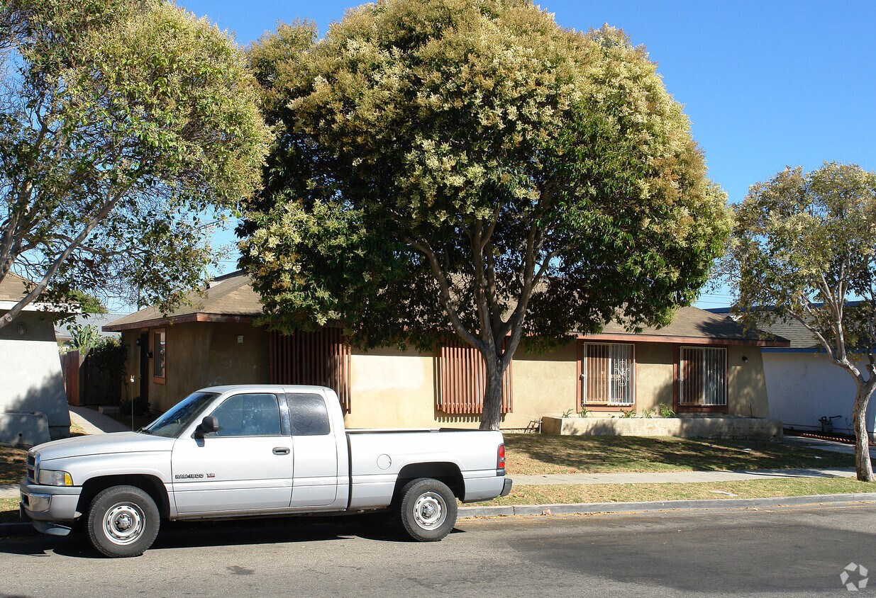Foto del edificio - 4520-4522 Terrace Ave