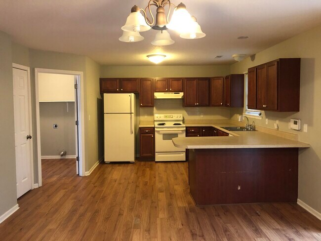 Foto del edificio - 5102 Sandstone Dr