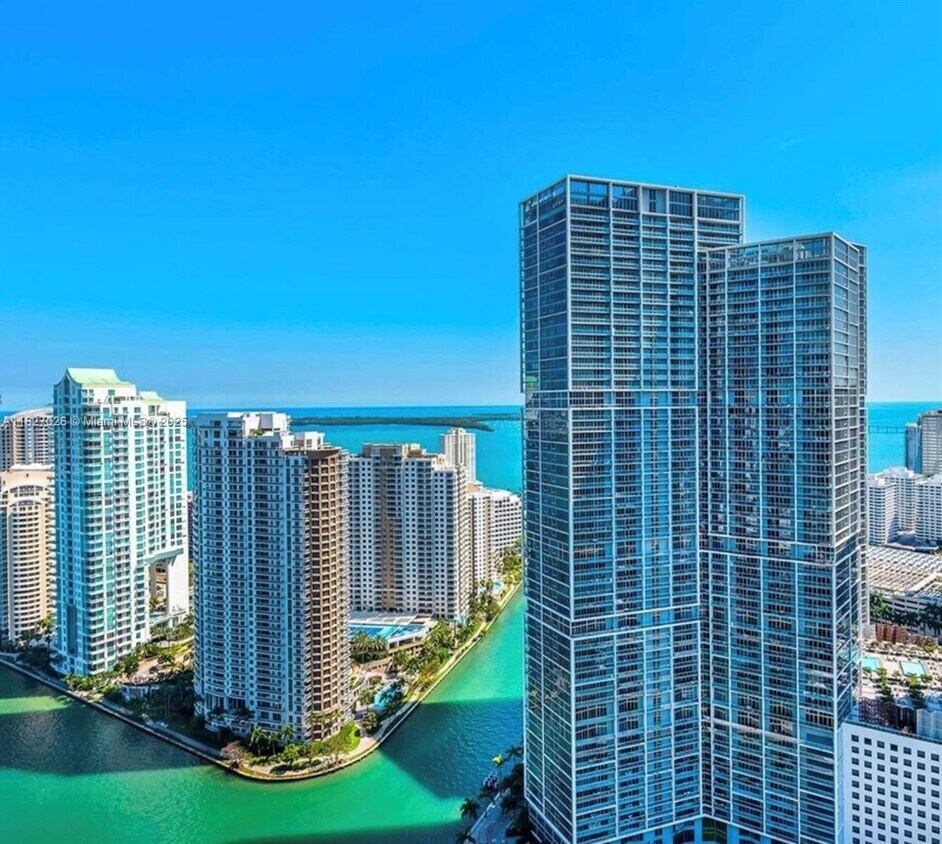 Primary Photo - 200 Biscayne Blvd Way