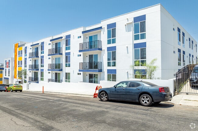 Building Photo - 433 Rosenell Ter