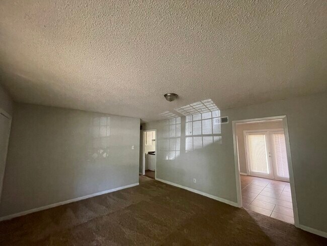 Building Photo - FIRST MONTHS RENT FREE!