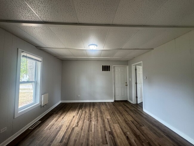 Building Photo - 2 bedroom Single Family Home For Rent